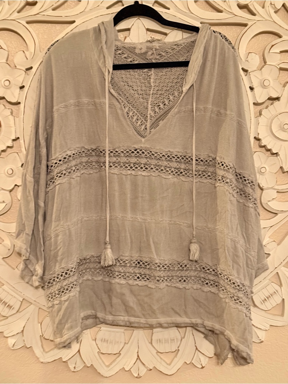 POL rayon Boho Lace Inset V-Neck crochet top in Light Gray